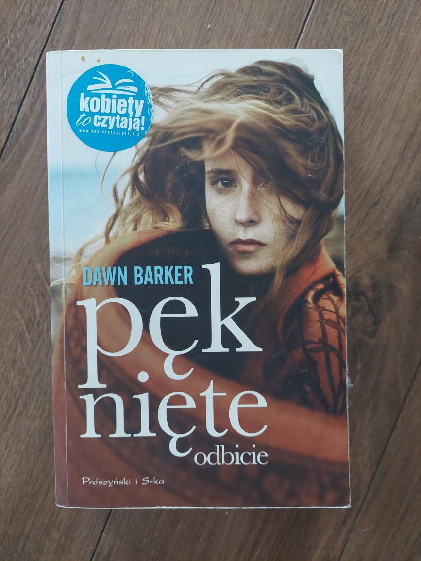 Pęknięte odbicie Dawn Barker