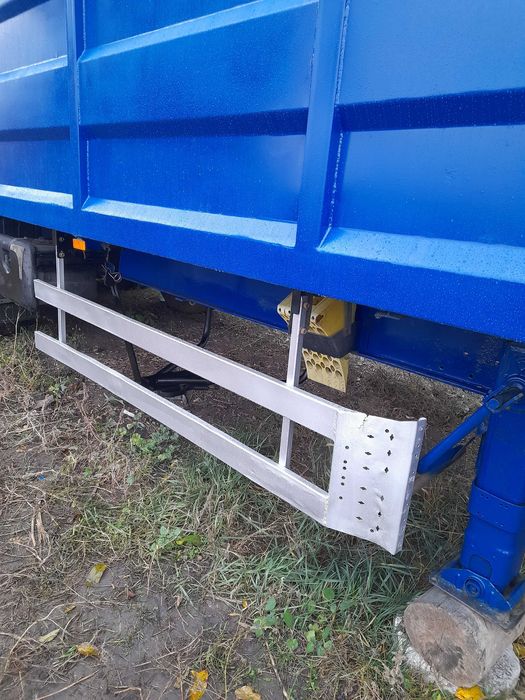 Напівпричіп зерновоз.