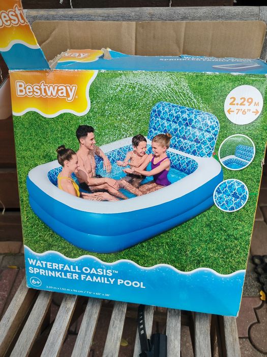 Basen rodzinny ogrodowy Bestway ze zraszaczem