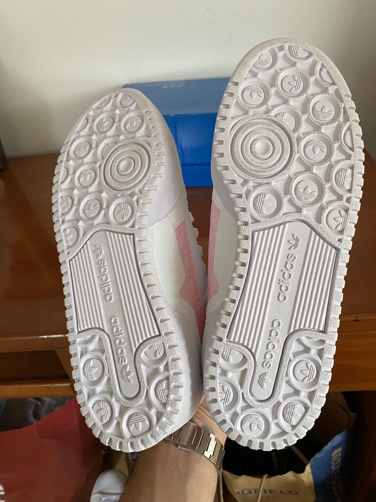 Tenis branco e rosa adidas Novos