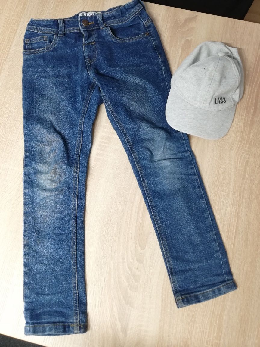Spodnie jeans chłopięce r. 128 plus czapka