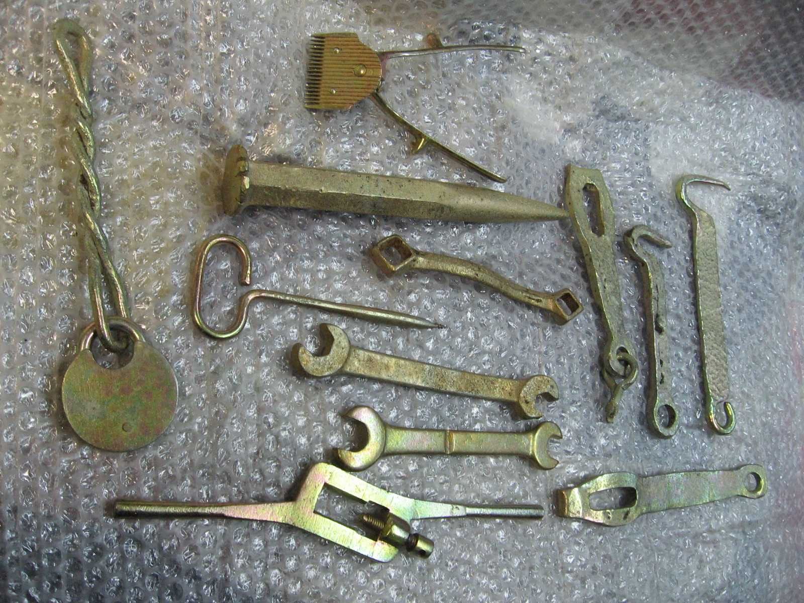 Stare narzędzia zestaw klucze kłódka hak przedwojenny mix