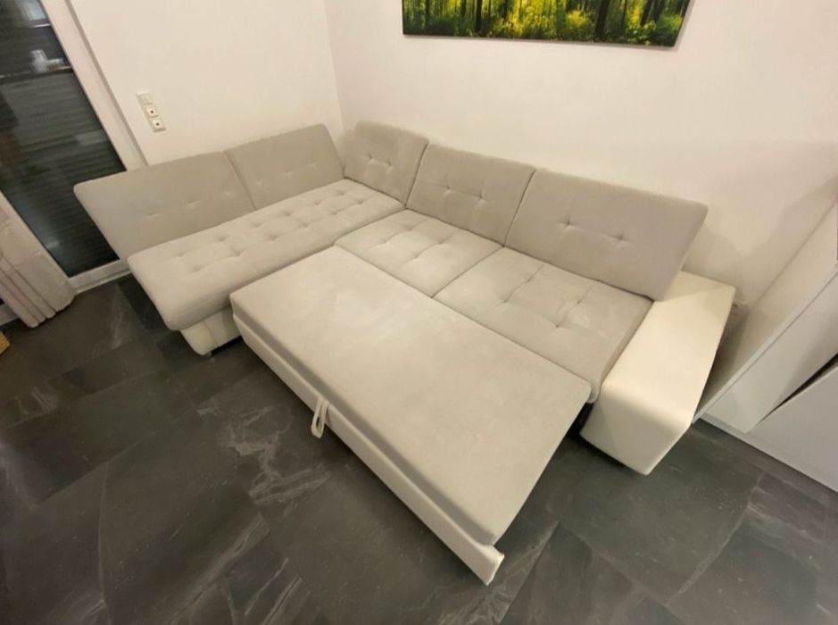 Stylowy narożnik z funkcją spania i pojemnikiem – komfort i elegancja