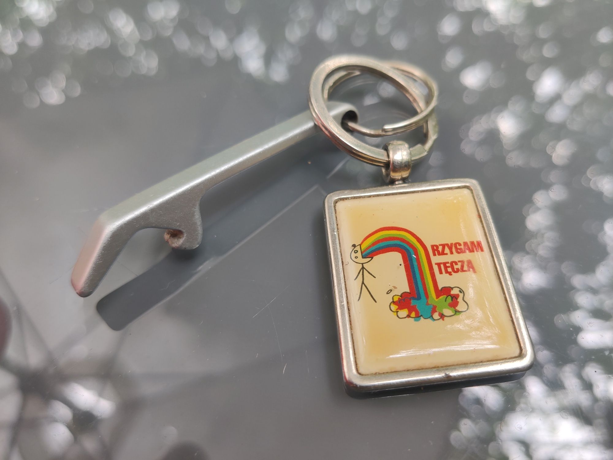 Brelok "rzygam tęczą"