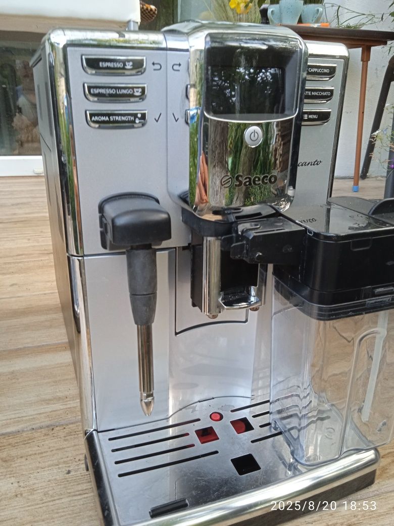 Кавоварка Saeco incanto / Delonghi Magnifica S
