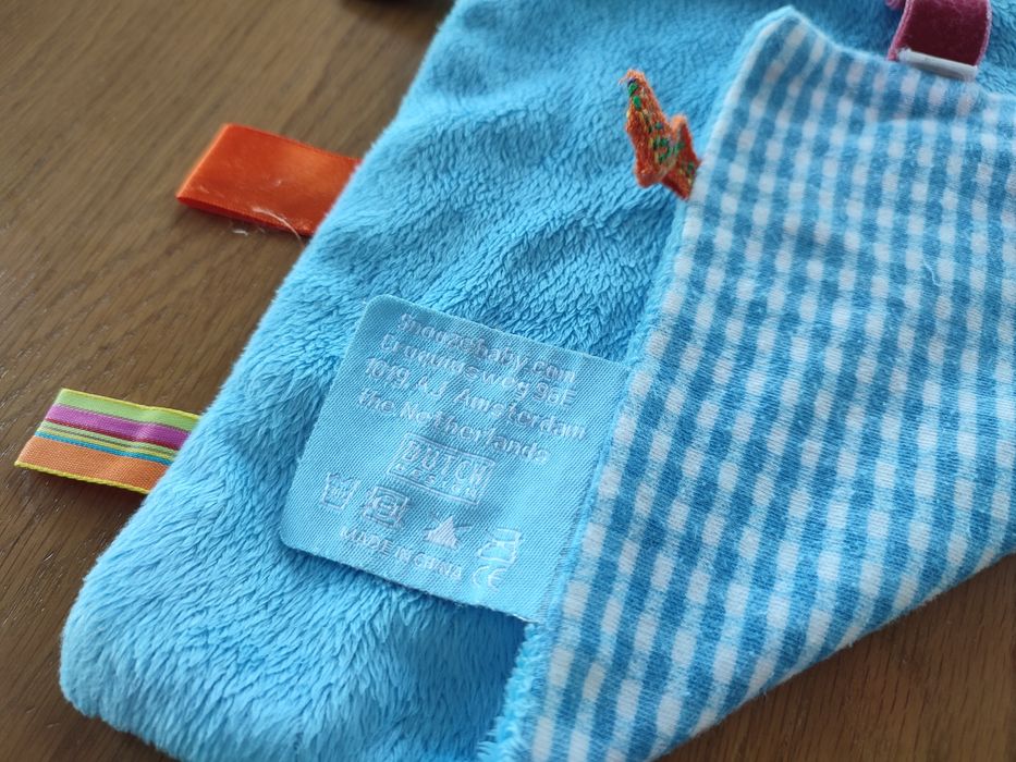 Przytulanka szmatka z metkami snooze baby sensoryczna