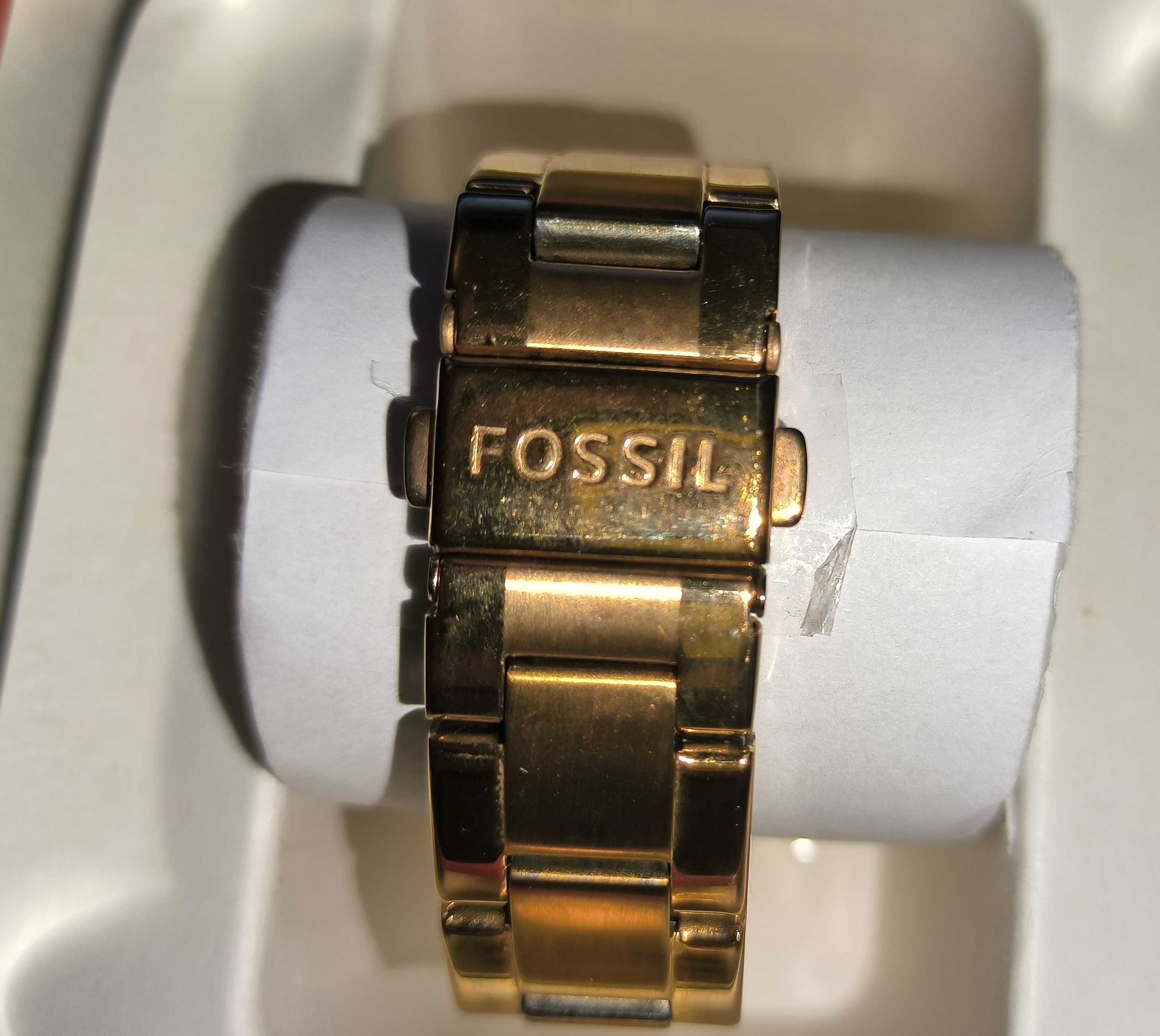 Жіночий наручний годинник Fossil ES3003 / Золотистий браслет