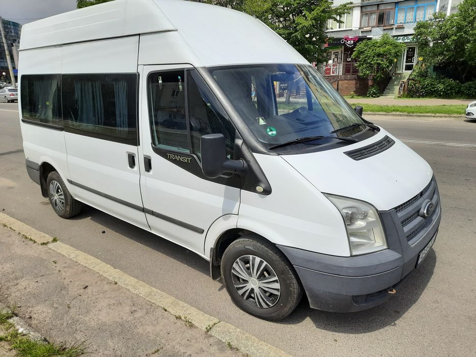 Індивідуальний трансфер до аеропортів Ясси,Кишенів,Молдова бус 8 місць