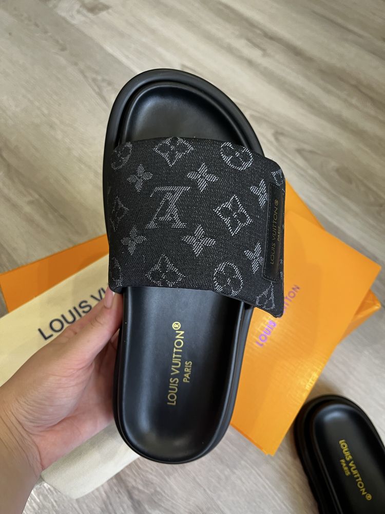 Шльопанці LV нові