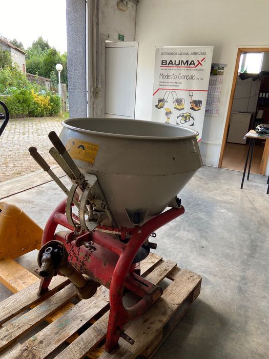 Expalhador de adubos