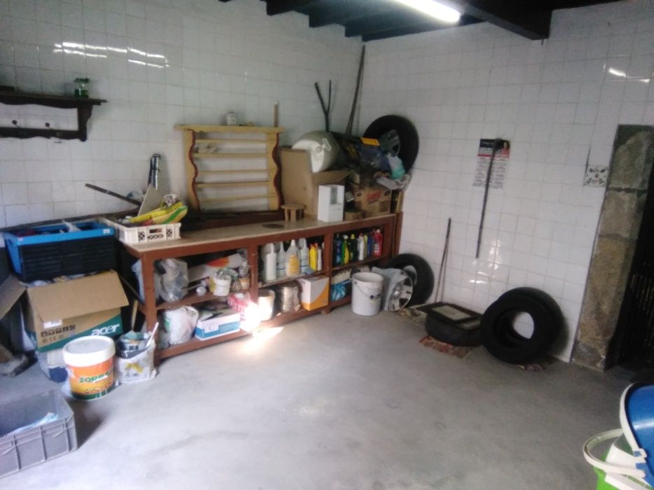 Moradia unifamiliar de r/c e 1º andar com garagem