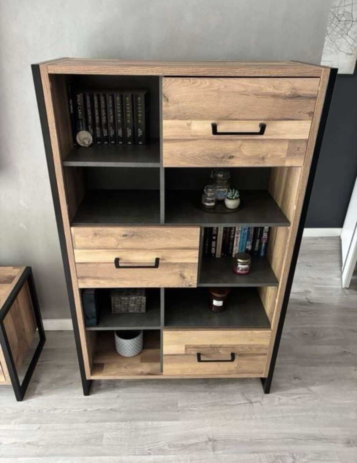 Regał na książki i nie tylko. Loft