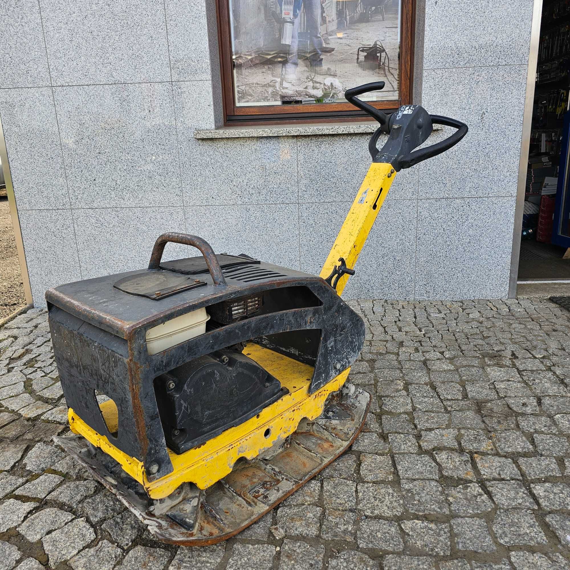 Zagęszczarka gruntu BOMAG 200 kg faktura