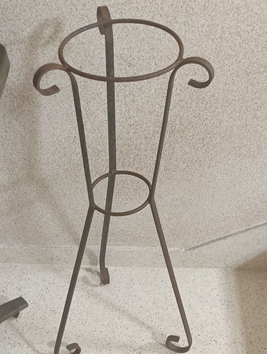 Suportes para vasos em ferro forjado