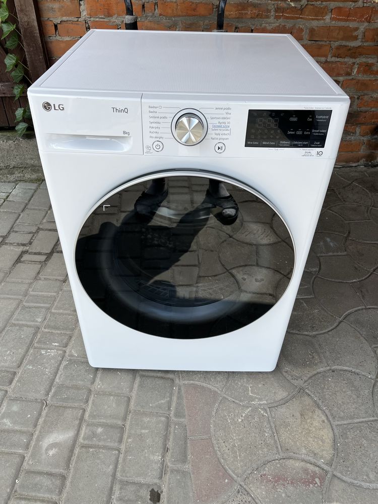 Продам сушильну машину LG RC81V9AV3N (8 кг) 2025 рік