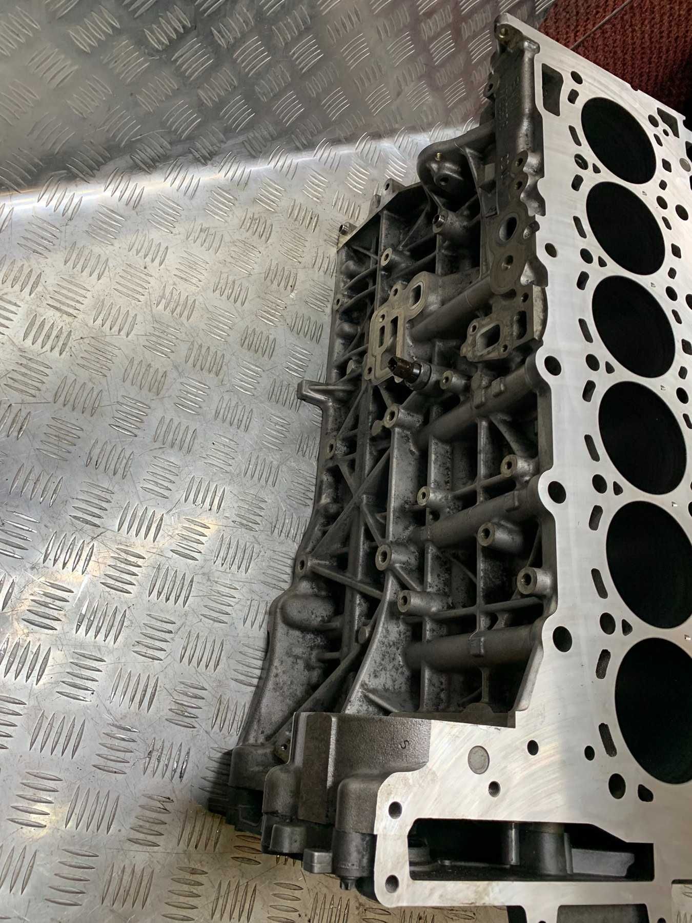 Блок BMW N57 D30A F25 F15 F10 Колінвал блок двигуна БМВ 3.0 дизель Ф15