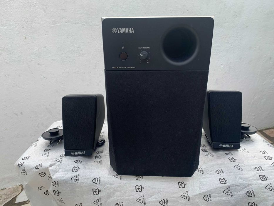 Yamaha Genos Digital Workstation + Colunas Yamaha GNS-MS01