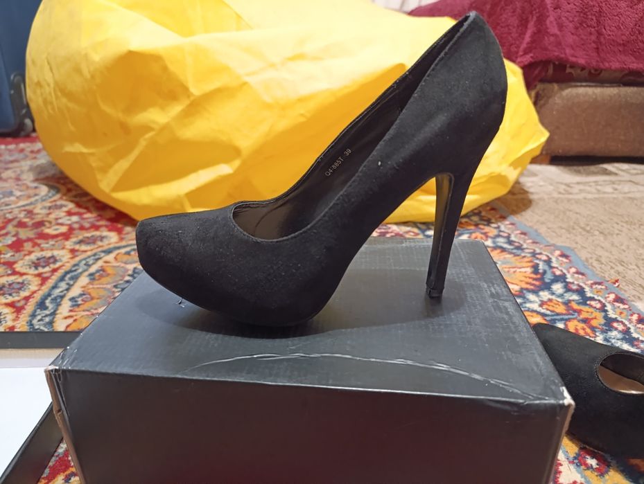 Взуття на підборах