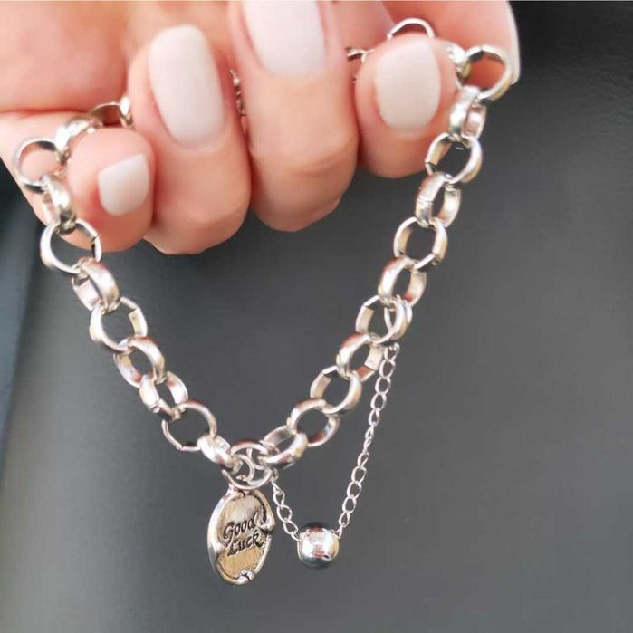 Браслет з підвіскою