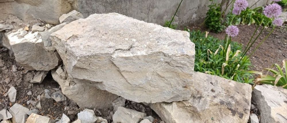 Продається природний бутовий камінь.