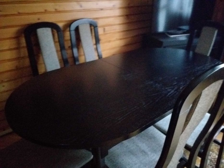 Sprzedam stół (rozkładany) i 6 krzeseł