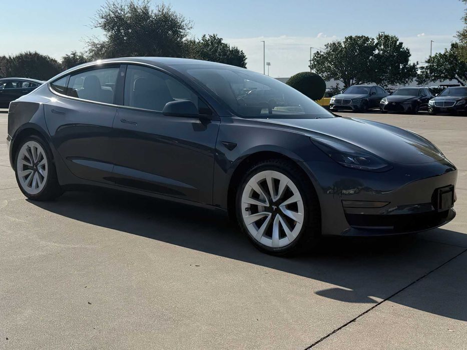 Tesla Model 3 Long Range      2021