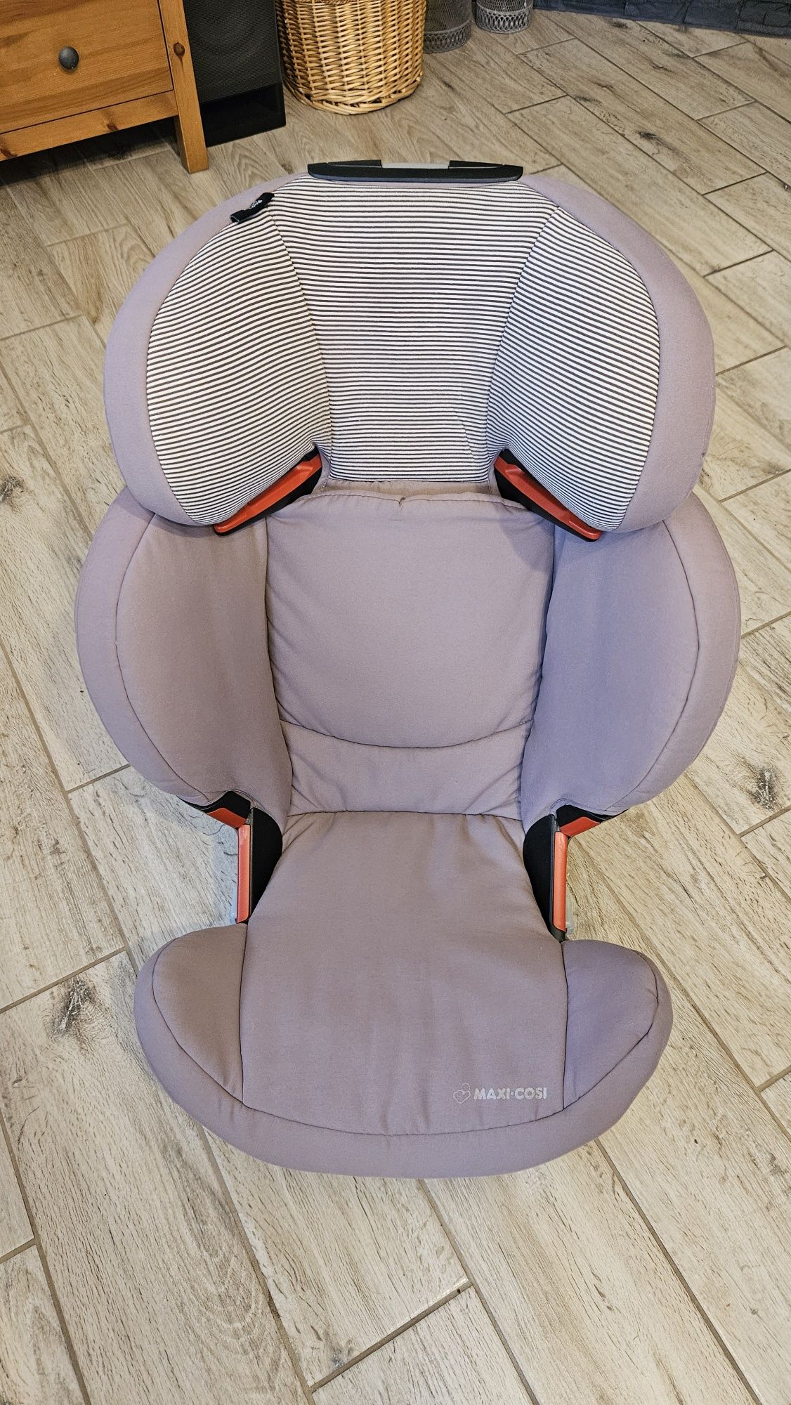 Fotelik Maxi Cosi z ISOFIX 15-36 kg