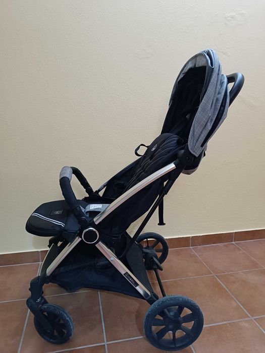 Carrinho de passeio compacto