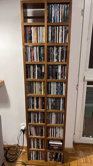 Olchowy regał drewniany na płyty cd