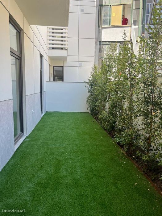 Construção Nova - Luxuoso Apartamento T2 Com Terraço No Empreendimento