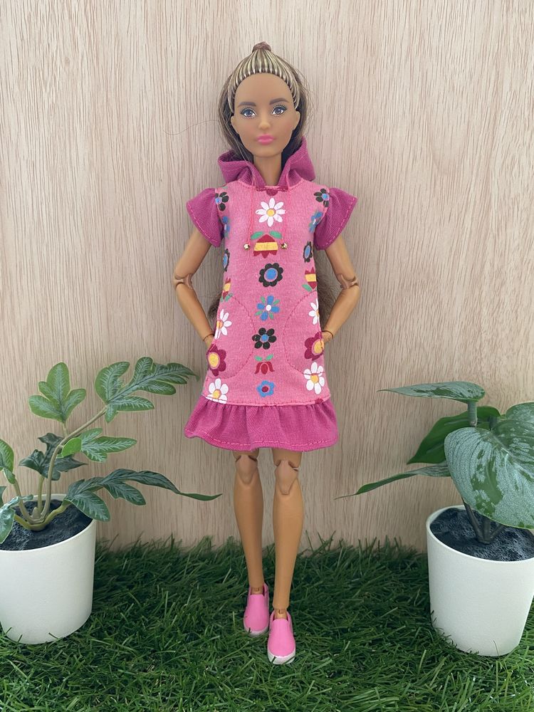 Sukienka dla lalki Barbie petite