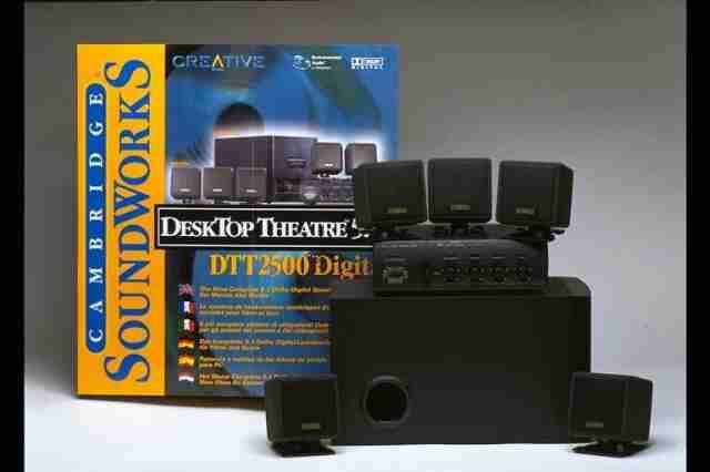 Conjunto CREATIVE Desktop Theater 5.1 DTT2500 Digital