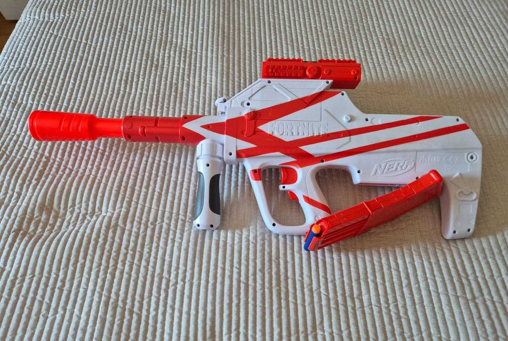 Pistola NERF Fortnite B-AR carregador 10 dardos