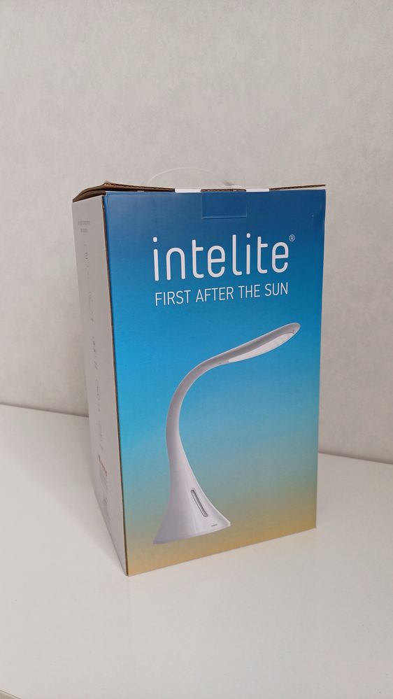 Настольная LED лампа Intelite Desklamp 9W White DL2-9W-WT (цвет белый)
