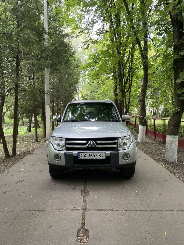 Mutsubisi Pajero Wagon