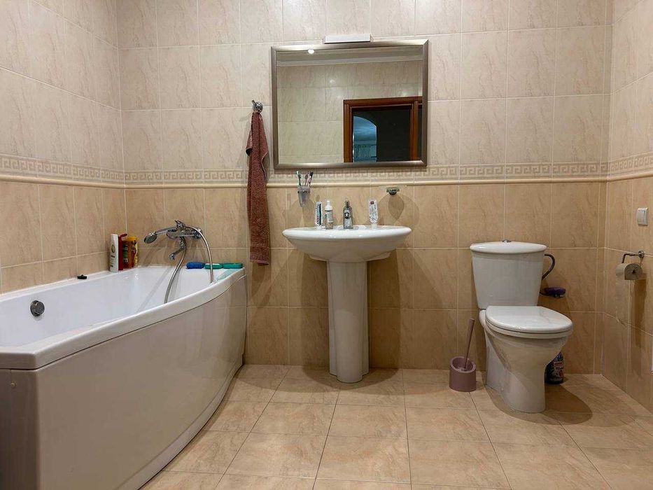 Продам видову трикімнатну квартиру Київ Левка Лук'яненка 29 Оболонь