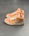 Кросівки Air Jordan 1 Mid 'Apricot'