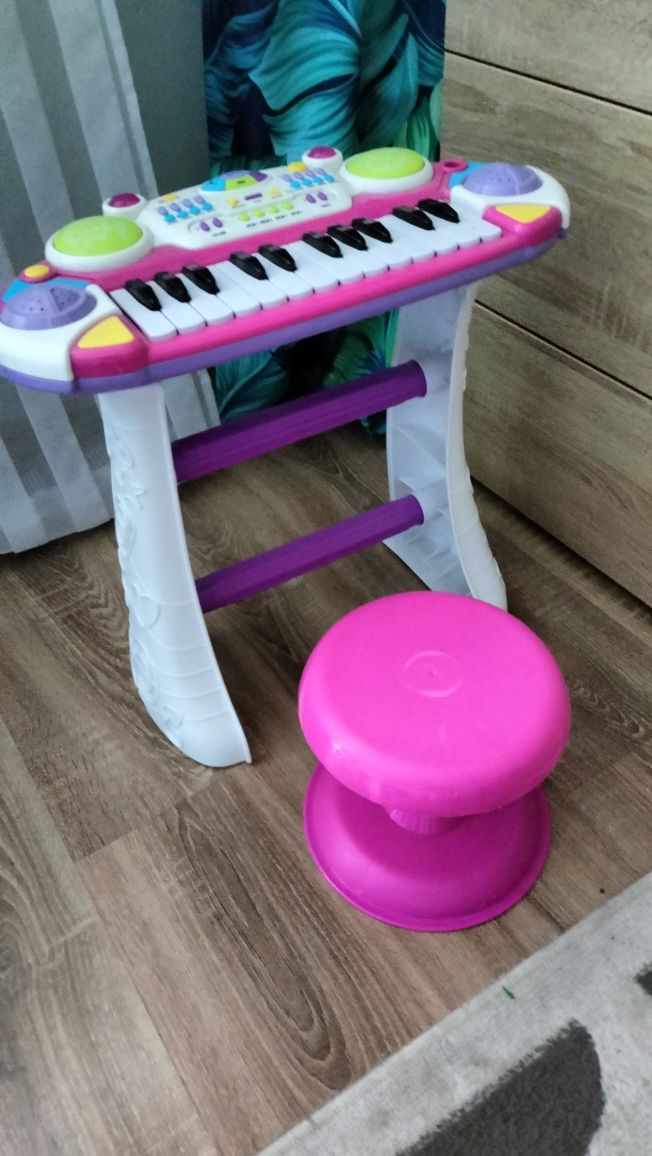 Keyboard z taboretem