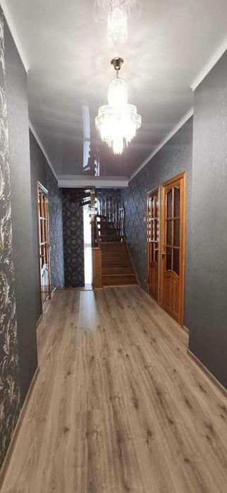 Якісний триповерховий будинок у Лісках на вул.Садова