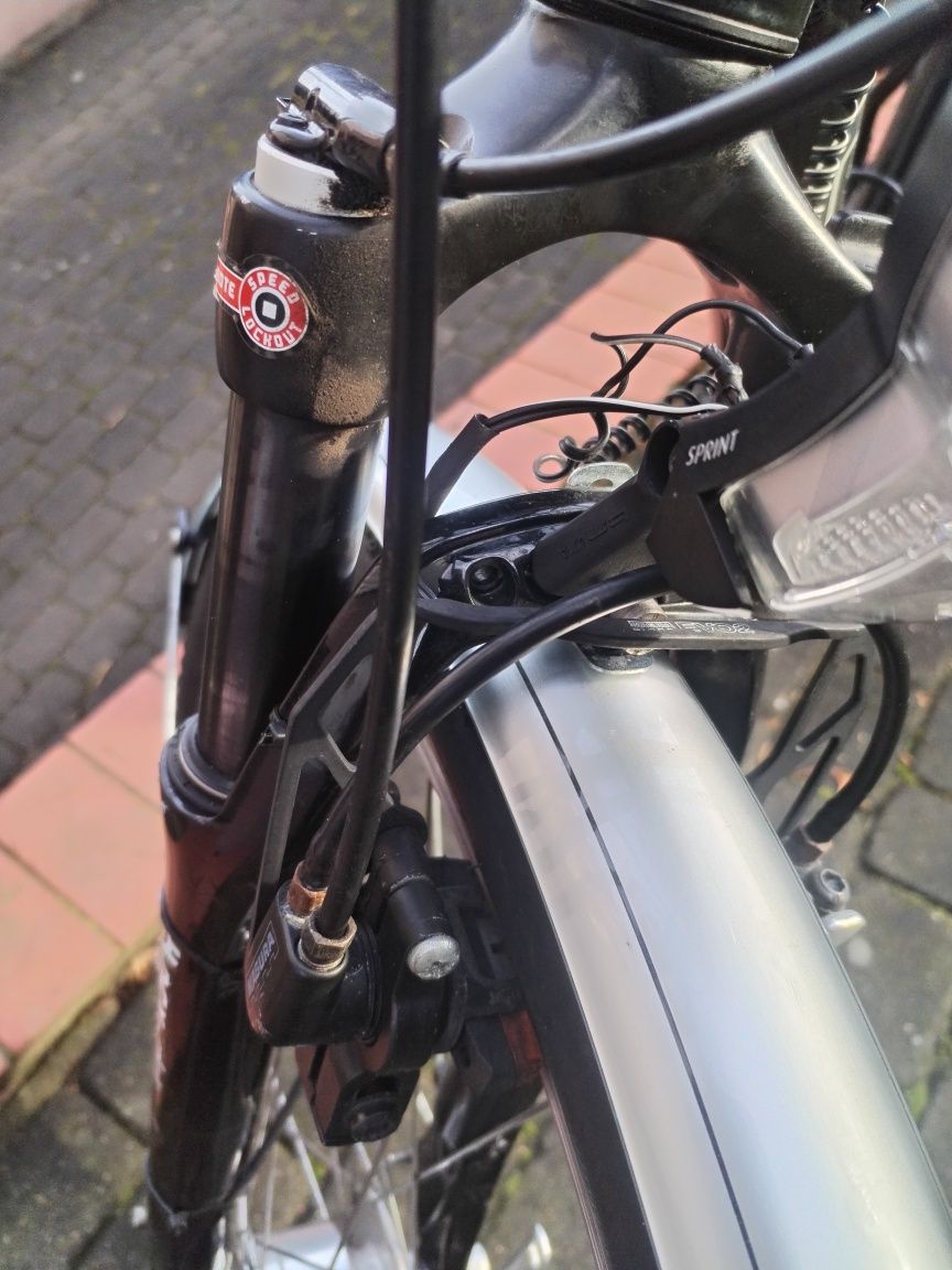 Rower miejski- trekkingowy CUBE Delhi. Shimano Deore XT. Hydrauliczne