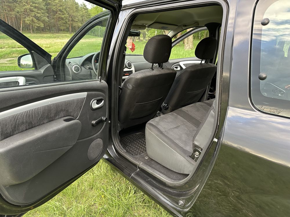 Продам автомобиль Dacia Logan MCV 2009