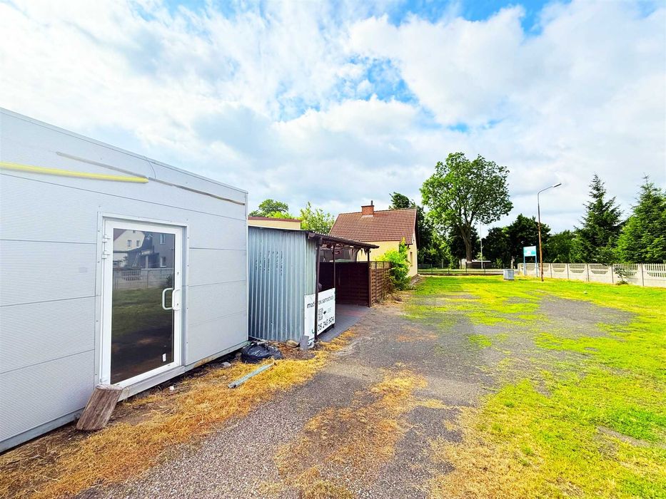 Dom mieszkalny z garażem/działka inwestycyjna po komisie samochodowym