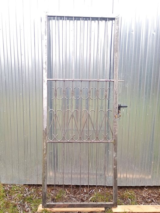 Krata stalowa kuta antywłamaniowa