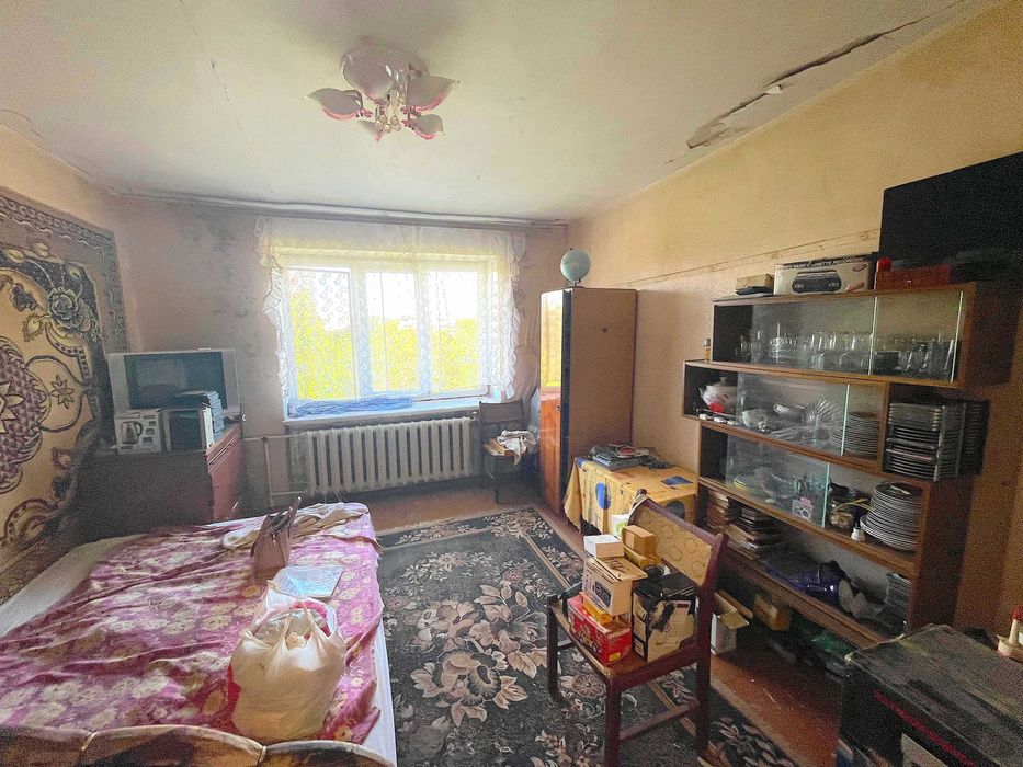 Продам  гостинку вул Ньютона 115