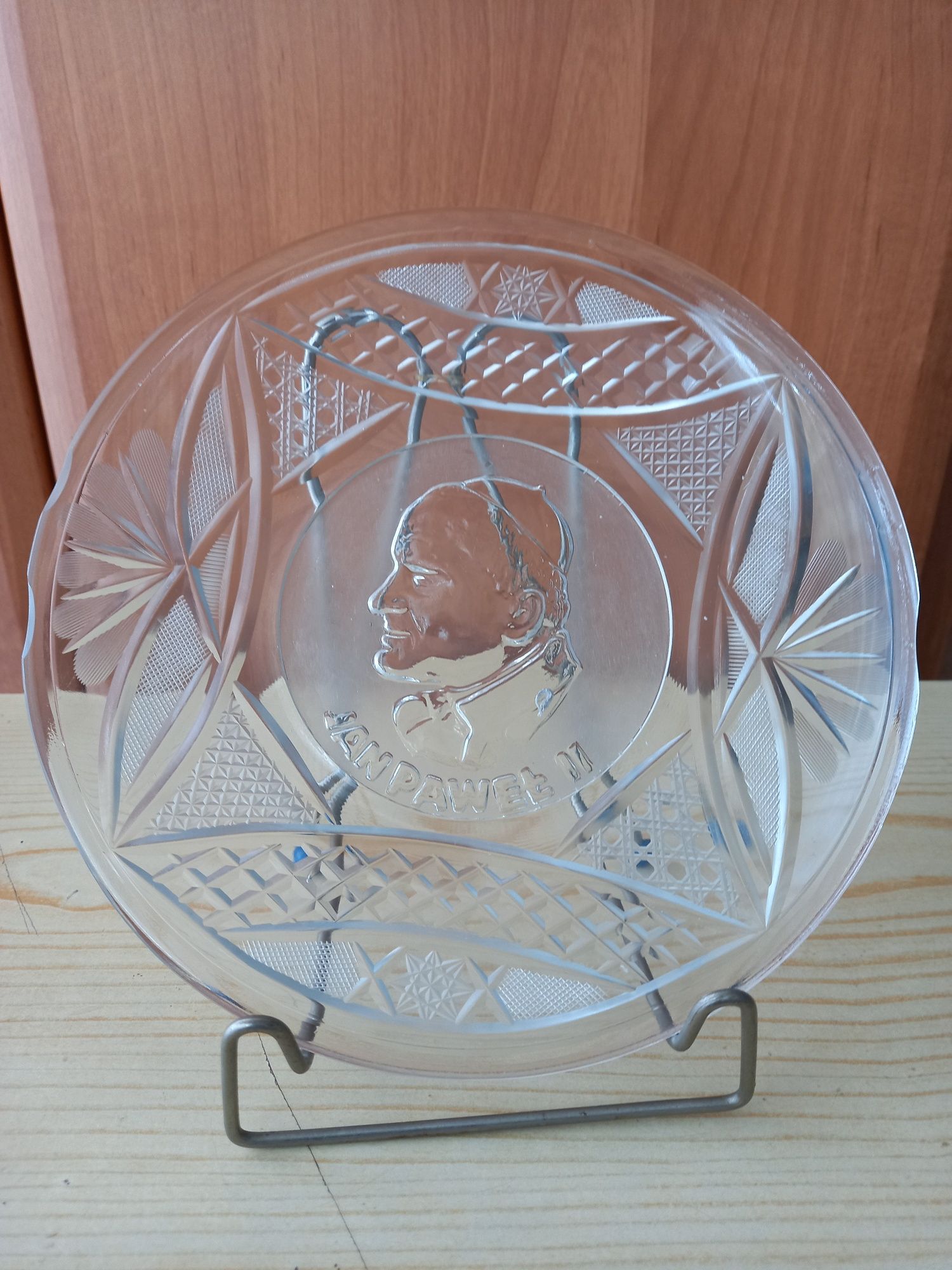 Talerz kryształowy z wizerunkiem papieża Św. Jana Pawła II