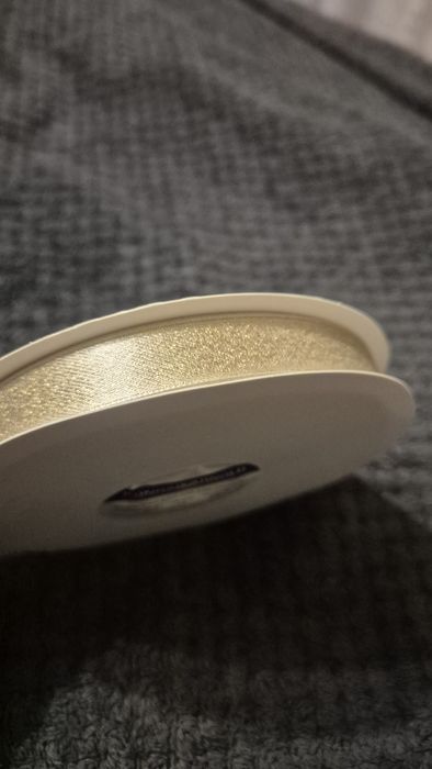 Dwustronna satynowa wstążka z efektem złotej nici 15mm x 50m