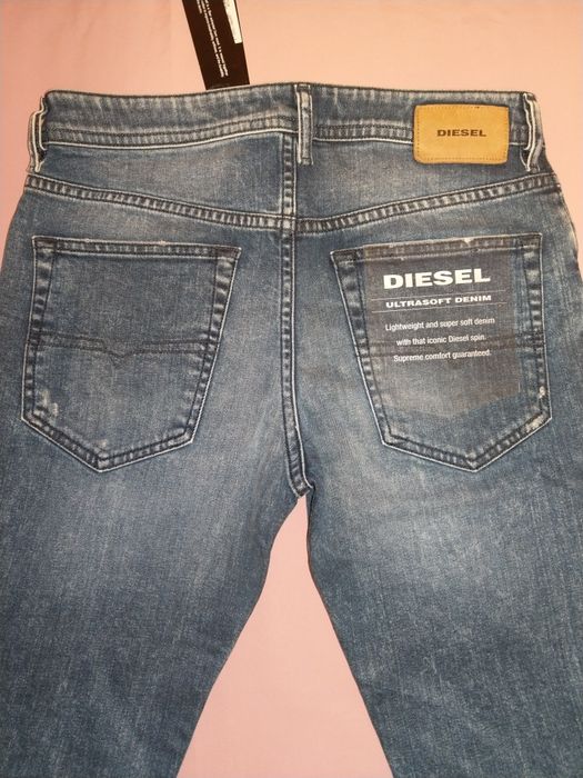 Spodnie męskie marki Diesel.