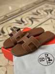 Шльопанці шкіряні Hermes, 38 розмір