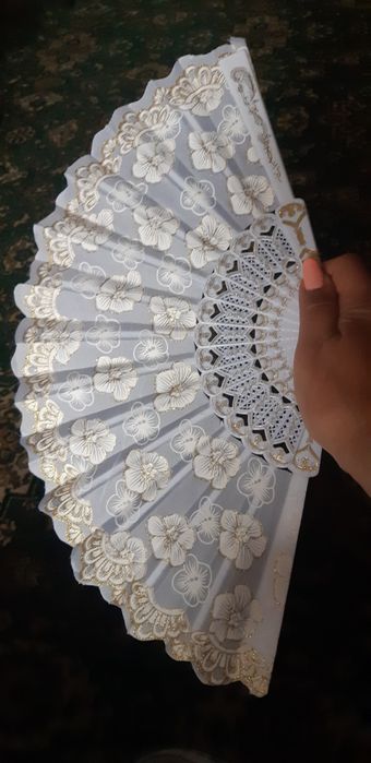 Урочисте,  ніжне  віяло.