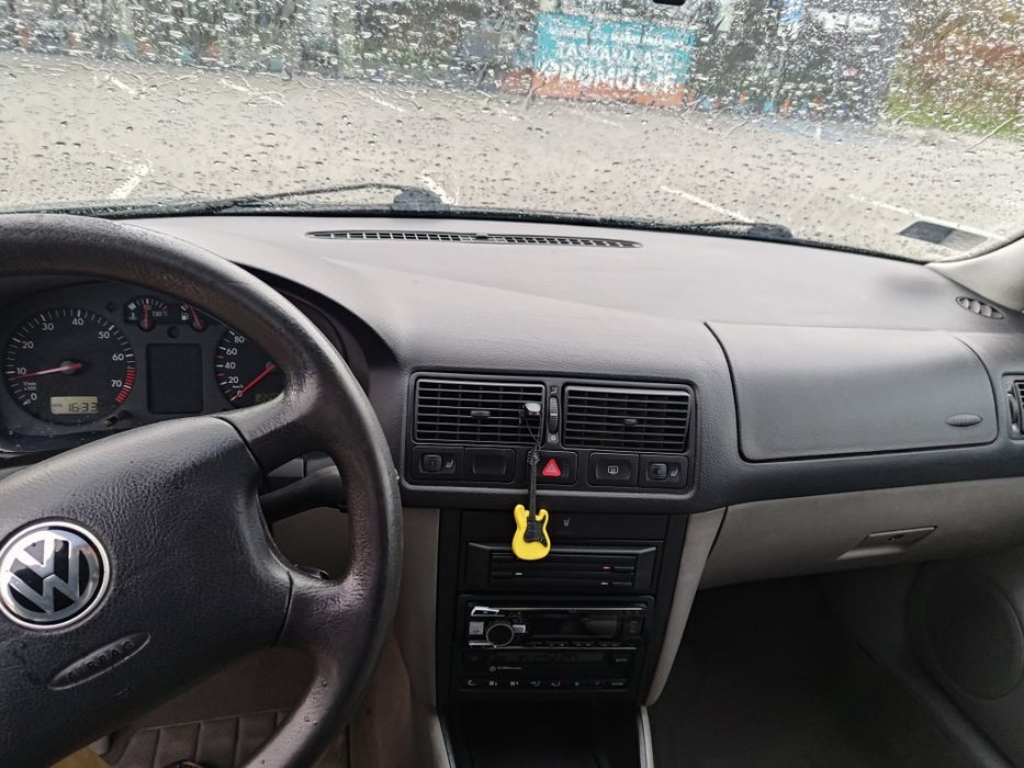 Volkswagen Golf IV 1.6 SR Comfortline- 1 właściciew kraju l od 2013r.